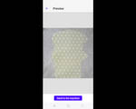 Stroj má rámečky se skenovacími značkami, které při spojení s mobilní aplikací Brother pro chytré telefony My Desing Snap APP umožňuje vyfotit mobilem rámeček i s upnutou látkou.